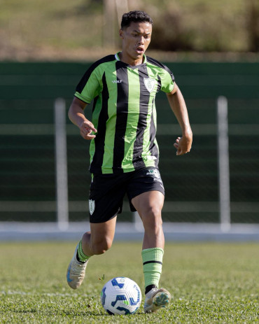 Foto 15: Ex-atleta quataense treina pelo sub-20 com elenco profissional