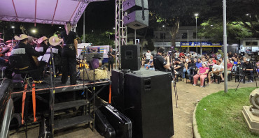 Foto 15: Projeto Som do Sertão reuniu público em noite de valorização da música raiz em Quatá