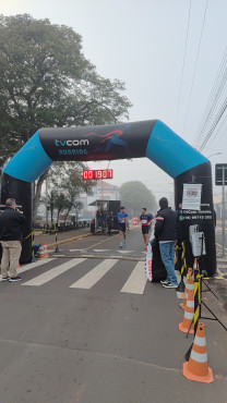 Foto 37: Mesmo com mal tempo, corrida de pedestre TVCOM RUNNING reúne mais de 300 participantes 