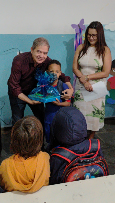 Foto 91: Alunos de Quatá recebem material escolar e são recepcionados com acolhimento e carinho no primeiro dia de aula