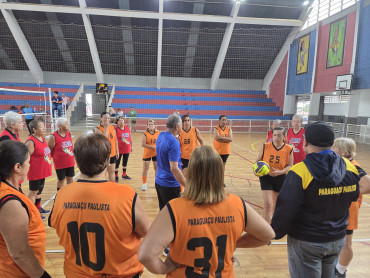 Foto 37: Quatá celebra o Dia do Idoso com partida de voleibol adaptado
