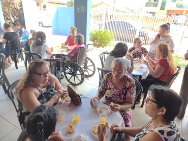 Foto 54: CRAS realiza café especial em comemoração ao Dia das Mulheres