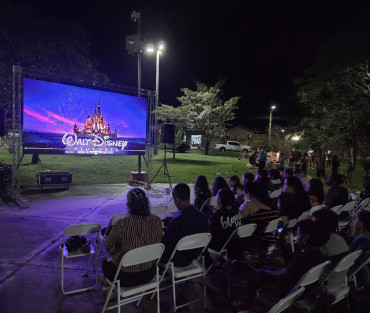 Projeto Cinema no Bairro reúne cerca de 200 pessoas no Jardim Primavera