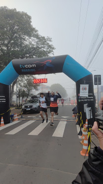 Foto 44: Mesmo com mal tempo, corrida de pedestre TVCOM RUNNING reúne mais de 300 participantes 