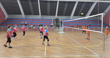Foto 73: Quatá celebra o Dia do Idoso com partida de voleibol adaptado