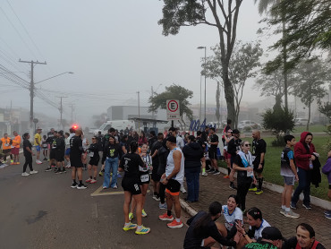 Foto 66: Mesmo com mal tempo, corrida de pedestre TVCOM RUNNING reúne mais de 300 participantes 