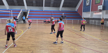 Foto 59: Quatá celebra o Dia do Idoso com partida de voleibol adaptado