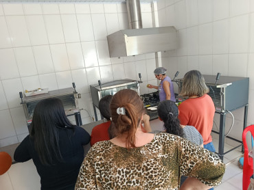 Foto 18: Cozinheiras da Rede Municipal participam de treinamento