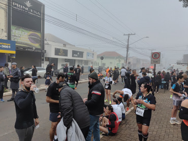 Foto 72: Mesmo com mal tempo, corrida de pedestre TVCOM RUNNING reúne mais de 300 participantes 