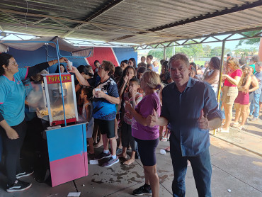 Foto 64: Festa do Trabalhador conta com diversas ações e reúne centenas de pessoas