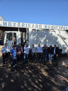 Foto 2: Quatá é Contemplada com Caminhão Compactador de 15 Toneladas