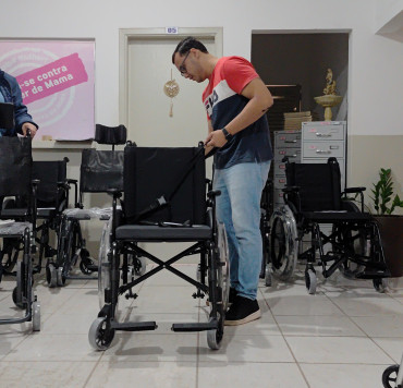 Foto 17: Quatá recebe novas cadeiras de rodas e banho