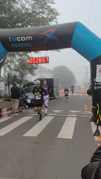 Foto 60: Mesmo com mal tempo, corrida de pedestre TVCOM RUNNING reúne mais de 300 participantes 