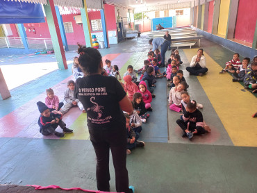 Foto 9: Ação educativa em combate e Dengue e o Escorpião