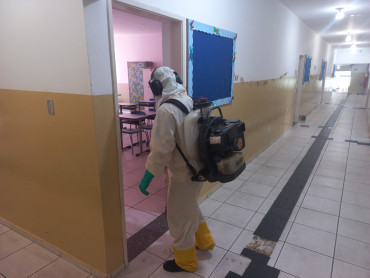 Foto 40: Preparativos para volta às aulas 