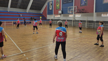 Foto 46: Quatá celebra o Dia do Idoso com partida de voleibol adaptado