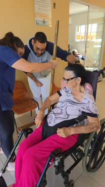 Foto 21: Quatá recebe novas cadeiras de rodas e de banho para pacientes atendidos pelo SUS