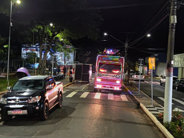 Foto 13: Sabadou movimenta Praça da Fonte em Quatá