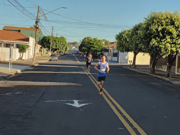 Foto 45: Treinão In9ve reúne participantes em atividade esportiva em Quatá