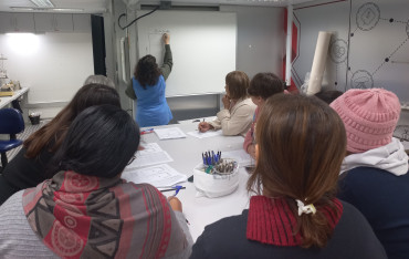 Foto 2: Quatá recebe Unidade Móvel de Confecção Industrial do SENAI