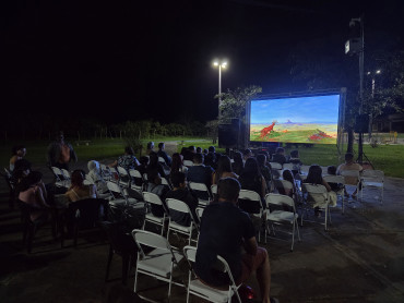 Foto 14: Projeto Cinema no Bairro reúne cerca de 200 pessoas no Jardim Primavera