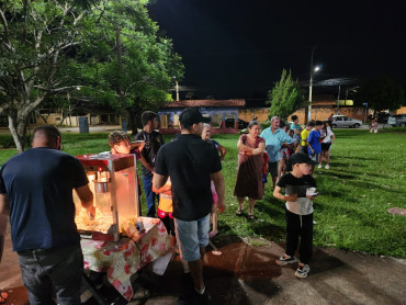 Foto 26: Projeto Cinema no Bairro reúne cerca de 200 pessoas no Jardim Primavera