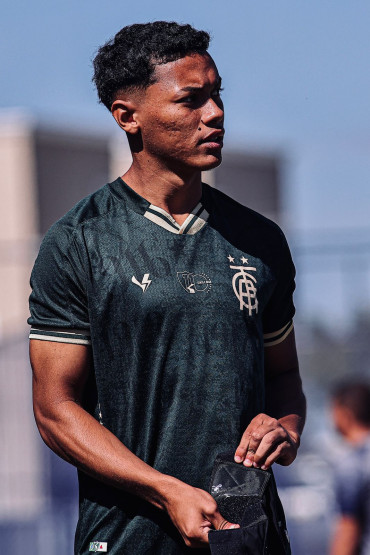 Foto 4: Ex-atleta quataense treina pelo sub-20 com elenco profissional