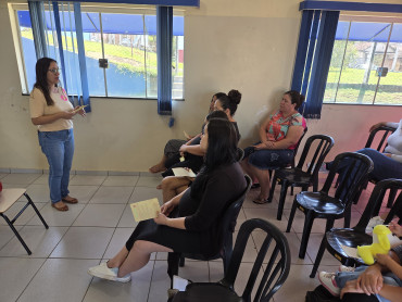 Foto 1: CRAS realiza terceira reunião do grupo de gestantes com entrega de kits maternidade