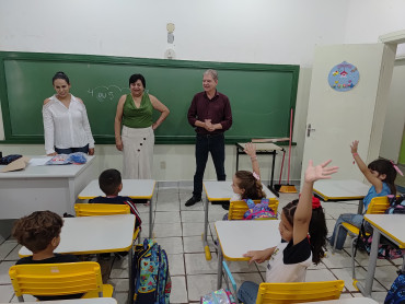Foto 106: Alunos de Quatá recebem material escolar e são recepcionados com acolhimento e carinho no primeiro dia de aula