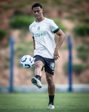 Foto 19: Ex-atleta quataense treina pelo sub-20 com elenco profissional