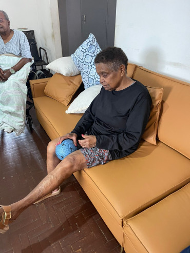 Foto 1: Bem-estar dos residentes: atendimento de fisioterapia