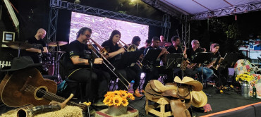Foto 30: Projeto Som do Sertão reuniu público em noite de valorização da música raiz em Quatá