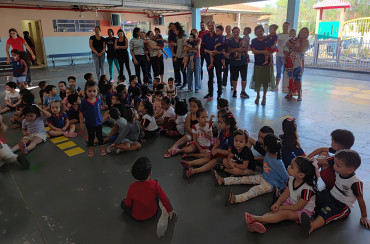 Foto 9: Novos uniformes são entregues para os alunos da Rede Municipal de Quatá