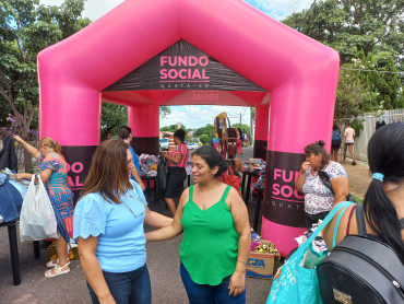 Foto 16:  Varal Solidário leva roupas à população de Quatá 