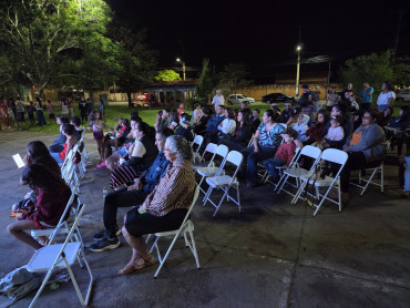 Foto 15: Projeto Cinema no Bairro reúne cerca de 200 pessoas no Jardim Primavera