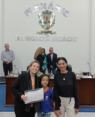 Foto 21: Alunos de Quatá recebem Moção de Aplausos na Câmara Municipal