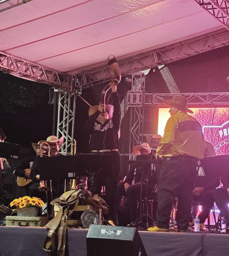 Foto 27: Projeto Som do Sertão reuniu público em noite de valorização da música raiz em Quatá