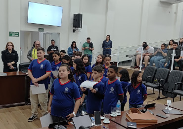 Foto 25: Alunos de Quatá recebem Moção de Aplausos na Câmara Municipal
