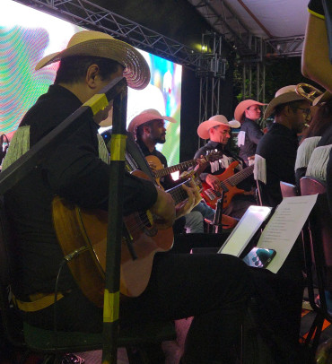 Foto 14: Projeto Som do Sertão reuniu público em noite de valorização da música raiz em Quatá