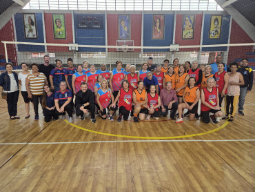 Foto 17: Quatá celebra o Dia do Idoso com partida de voleibol adaptado