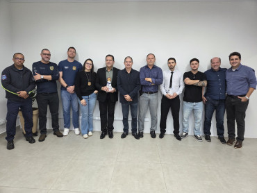 Foto 10: Homenagem reconhece 28 anos de serviços prestados pelo delegado Marcelo Petuba Llombert a Quatá