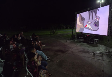 Foto 22: Projeto Cinema no Bairro reúne cerca de 200 pessoas no Jardim Primavera