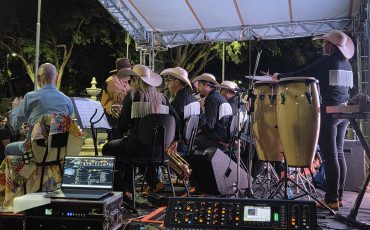 Foto 10: Projeto Som do Sertão reuniu público em noite de valorização da música raiz em Quatá