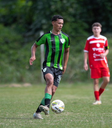 Foto 1: Ex-atleta quataense treina pelo sub-20 com elenco profissional