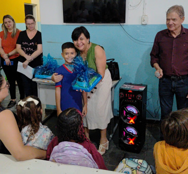 Foto 118: Alunos de Quatá recebem material escolar e são recepcionados com acolhimento e carinho no primeiro dia de aula