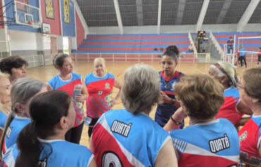 Foto 50: Quatá celebra o Dia do Idoso com partida de voleibol adaptado