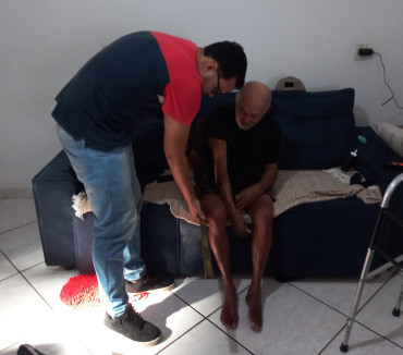 Foto 21: Quatá recebe novas cadeiras de rodas e banho