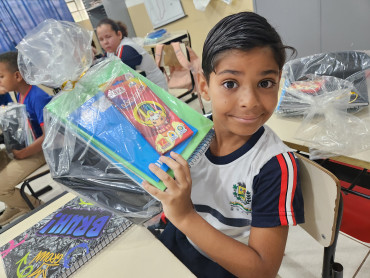 Foto 92: Alunos de Quatá recebem material escolar e são recepcionados com acolhimento e carinho no primeiro dia de aula