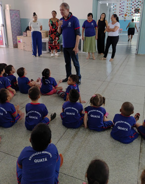 Foto 33: Novos uniformes são entregues para os alunos da Rede Municipal de Quatá