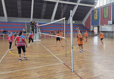 Foto 55: Quatá celebra o Dia do Idoso com partida de voleibol adaptado